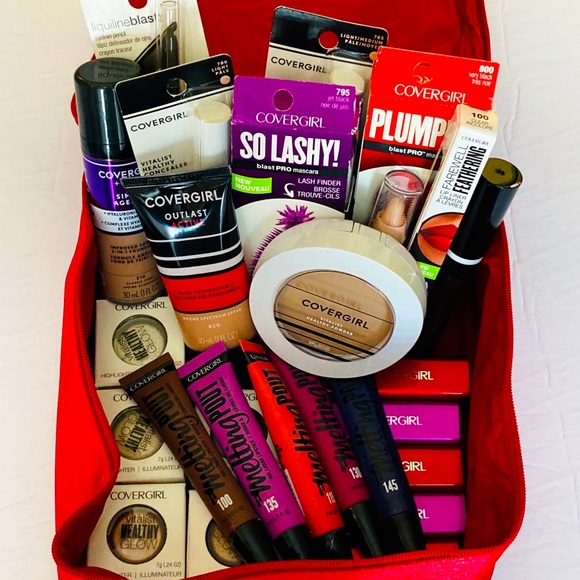 25 piece Covergirl perfect cosmetic bundle + bag
